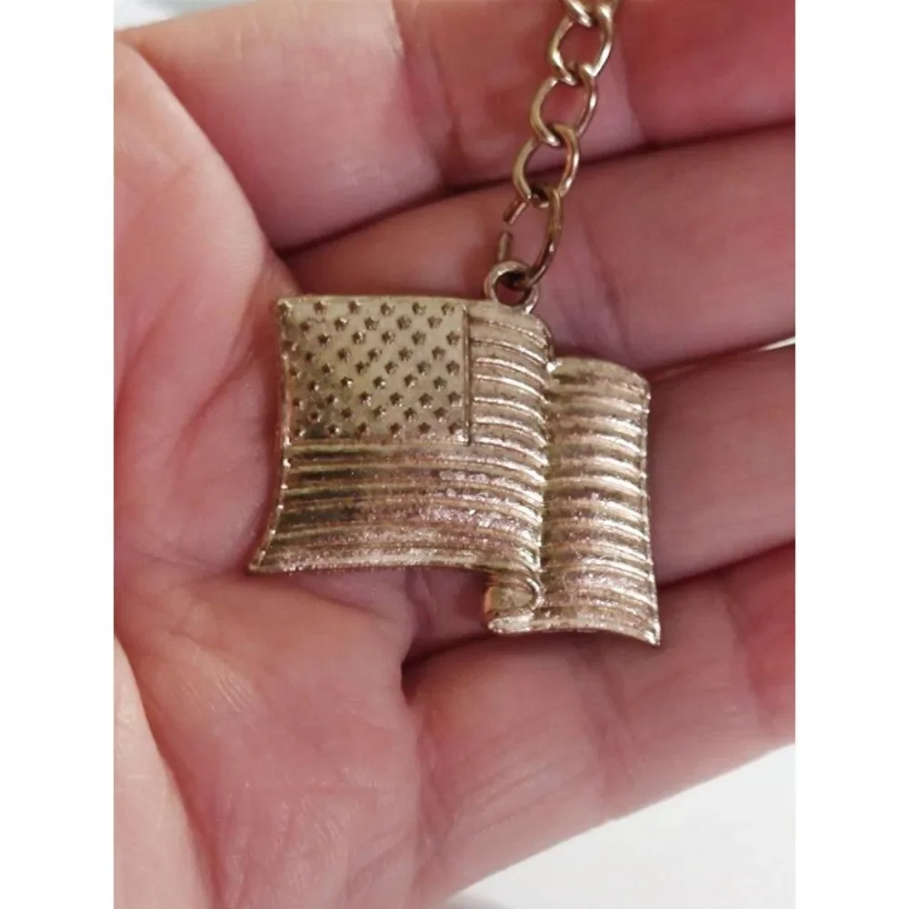 VTG Style Collectible Gold Tone Patriotic USA Emblem American Flag Keychain